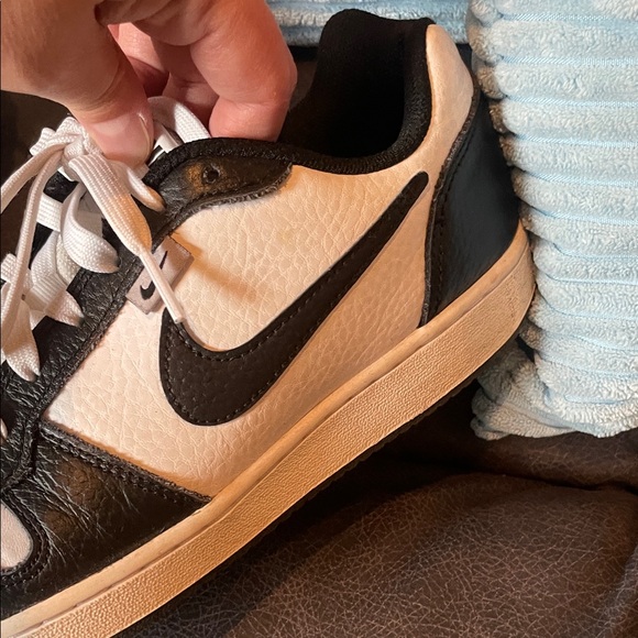 Nike Men's Black and White Sneakers - Picture 3 of 5